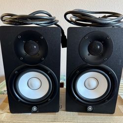 Pair Yamaha HS5 Powered Speakers -Mint