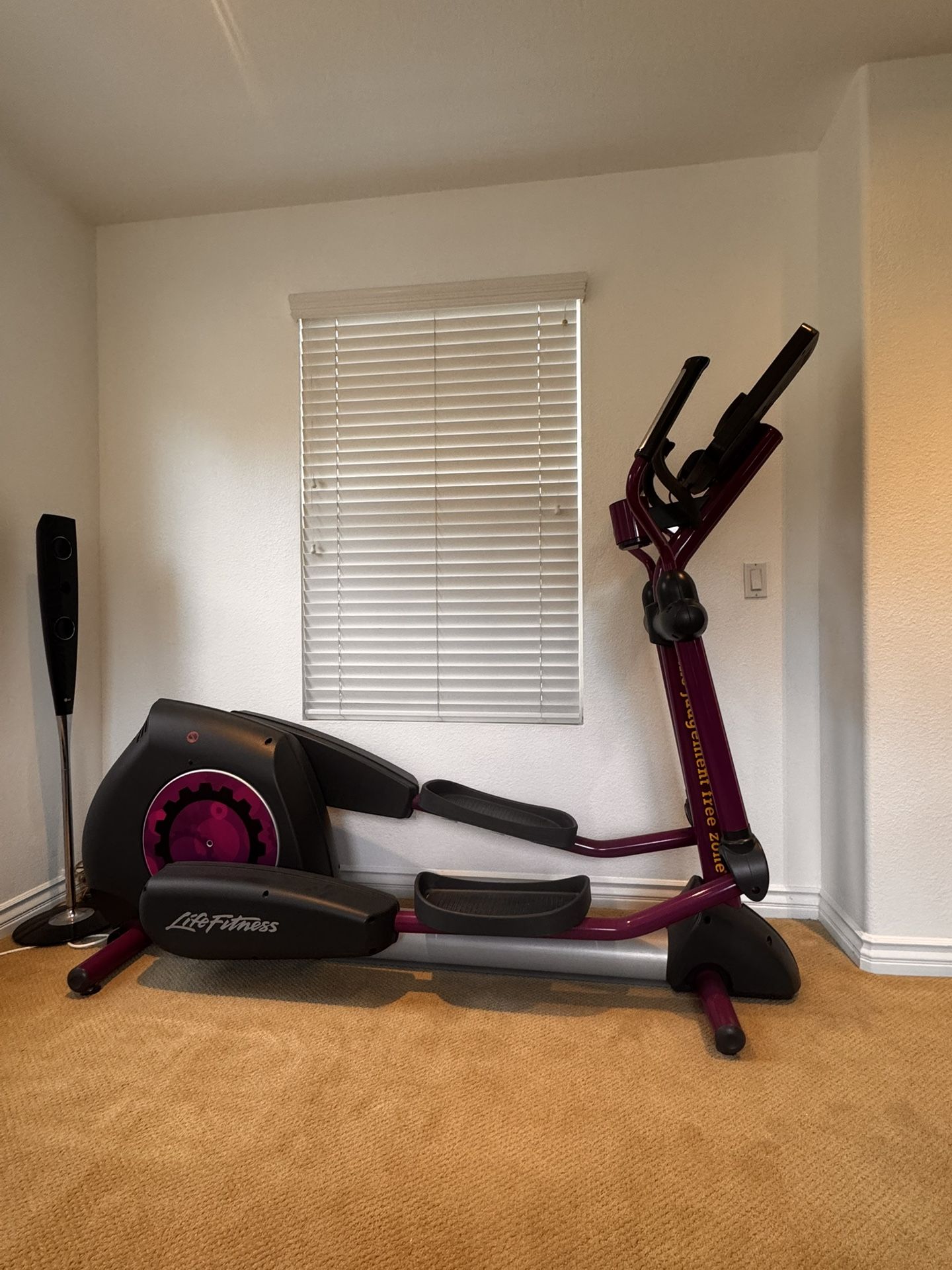 LIFE FITNESS INTEGRITY SERIES ELLIPTICAL CLSX