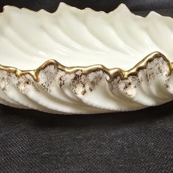 9" Porcelain Shell Shaped Dish