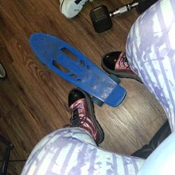 penny board. good condition and original trucks and wheels