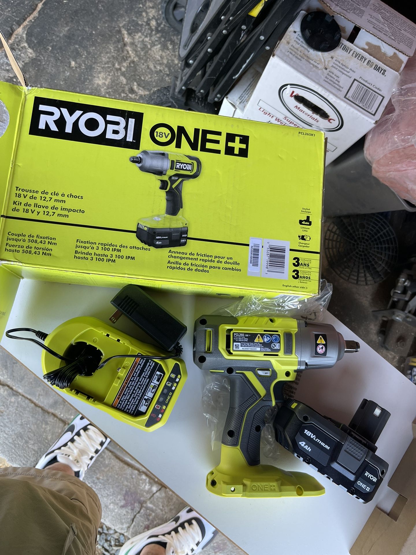 18v 1/2 Impact Wrench Kit