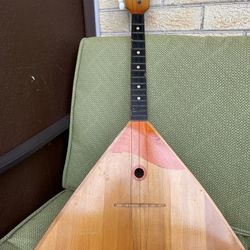 BALALAIKA VINTAGE 3 STRINGS 