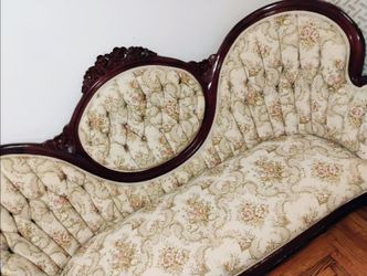 Humpback couch
