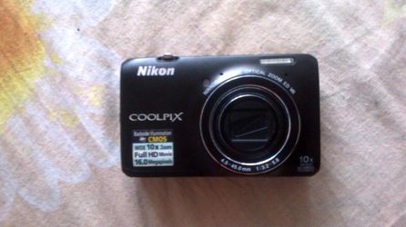 Nikon Coolpix S6300 16.0 MP Compact Digital Camera - 1080p - Black Rechargeable battery