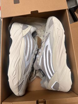 Yeezy 700 v2 static size 12.5