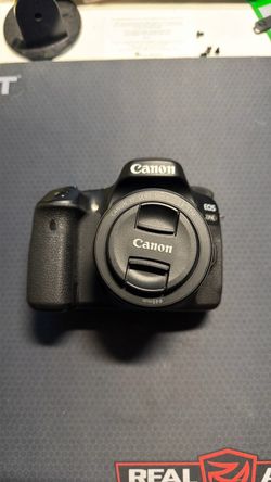 Canon 80D w 4 batteries and charger