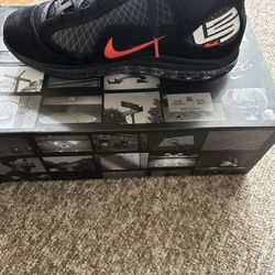 NIKE LEBRON Vll