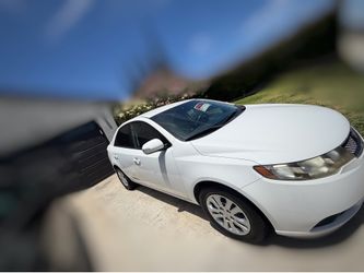 Kia Forte white