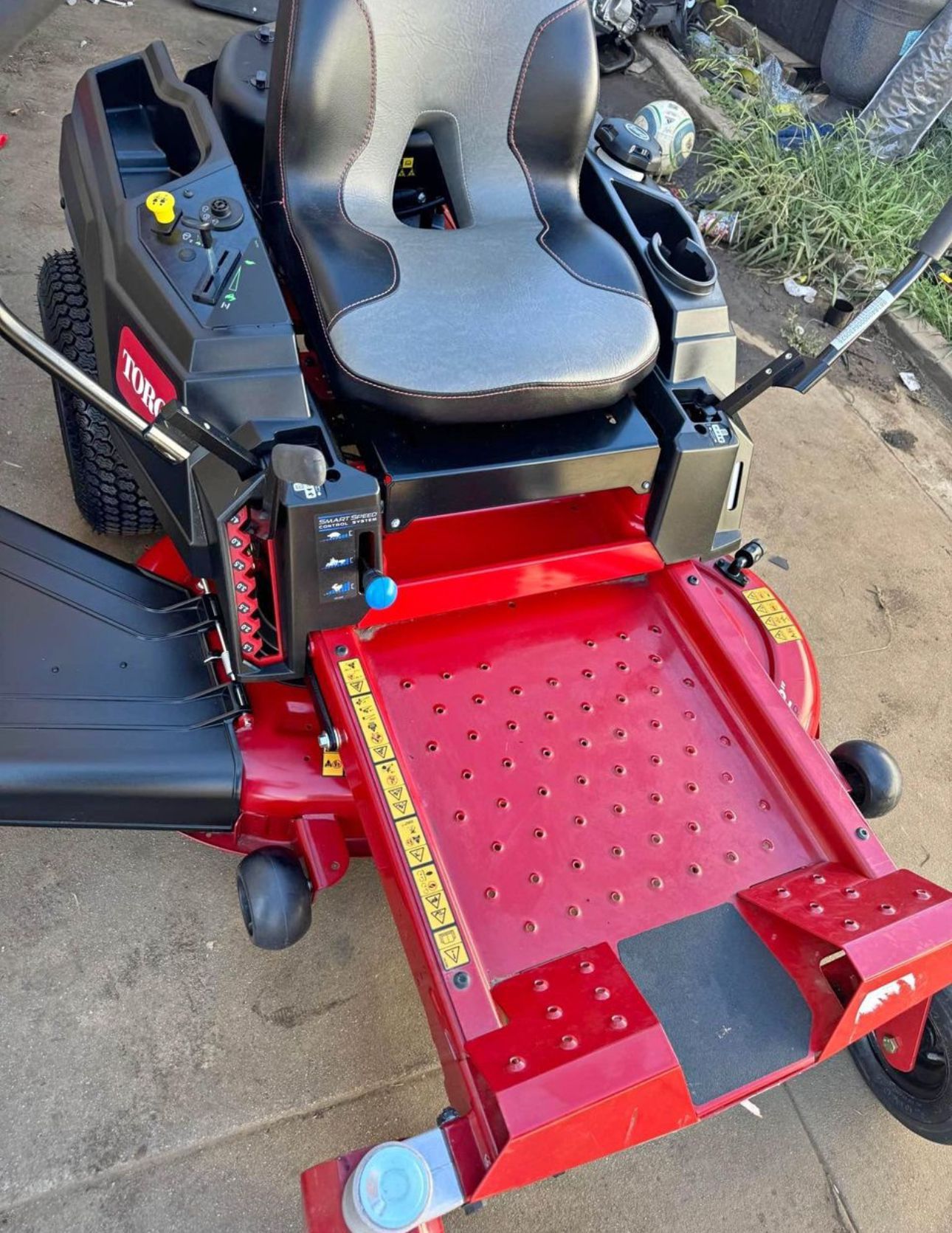 Toro TimeCutter 42 in. Briggs and Stratton 15.5 HP Zero Turn Riding Mower with Smart Speed