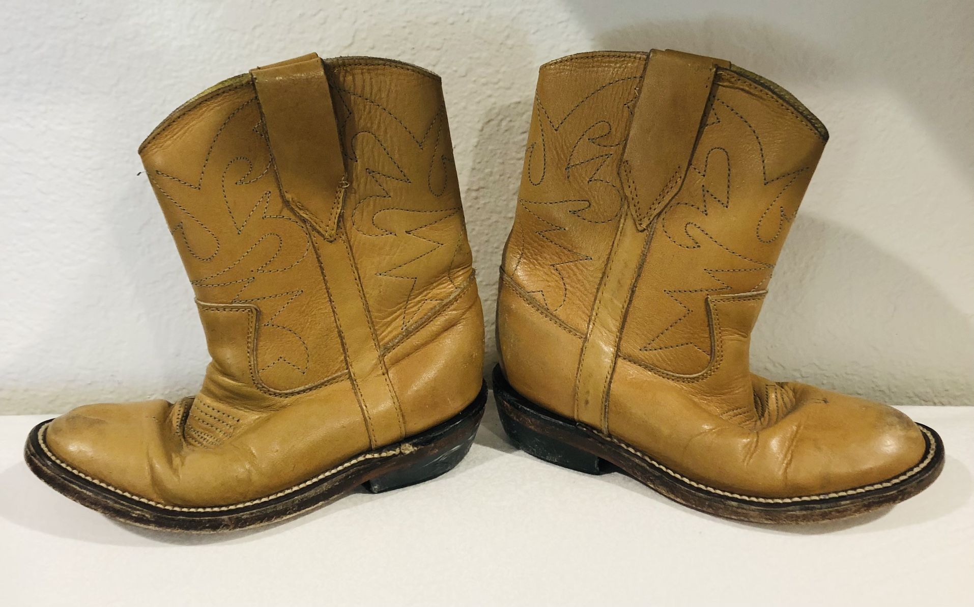 VINTAGE COWBOY BOOTS