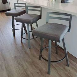 Set Of 4 Amisco Silver Counter Depth Metal Chairs