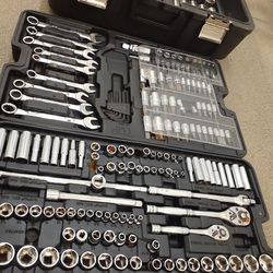 BOX FULL TOOLS GREAT CONDITIONS