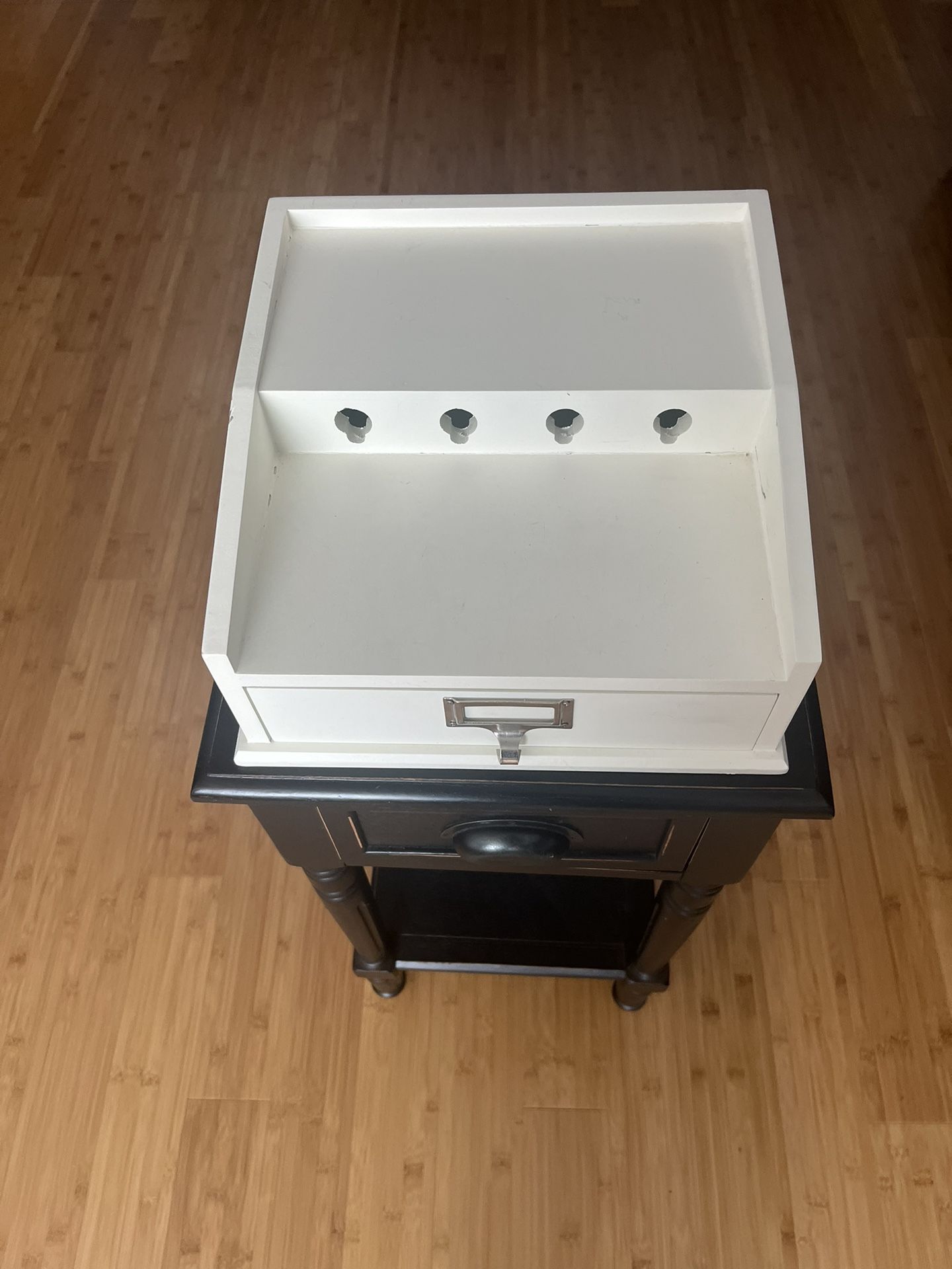 Bureau/ desk charger organizer in white 11 1/2 x11x6