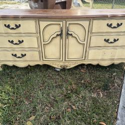 FREE DRESSER 