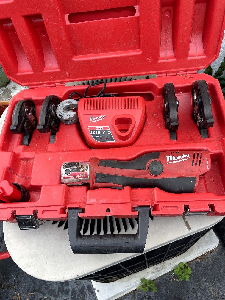 Milwaukee Press Tool M12