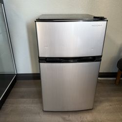 Insignia Mini Fridge 