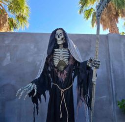 HALLOWEEN ANIMATED 7 ft LED INFERNO REAPER FOR SALE LIKE New