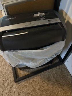 Amazon Basics Paper Shredder