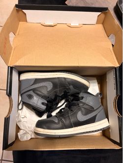 Kids Jordan Shoes size 7