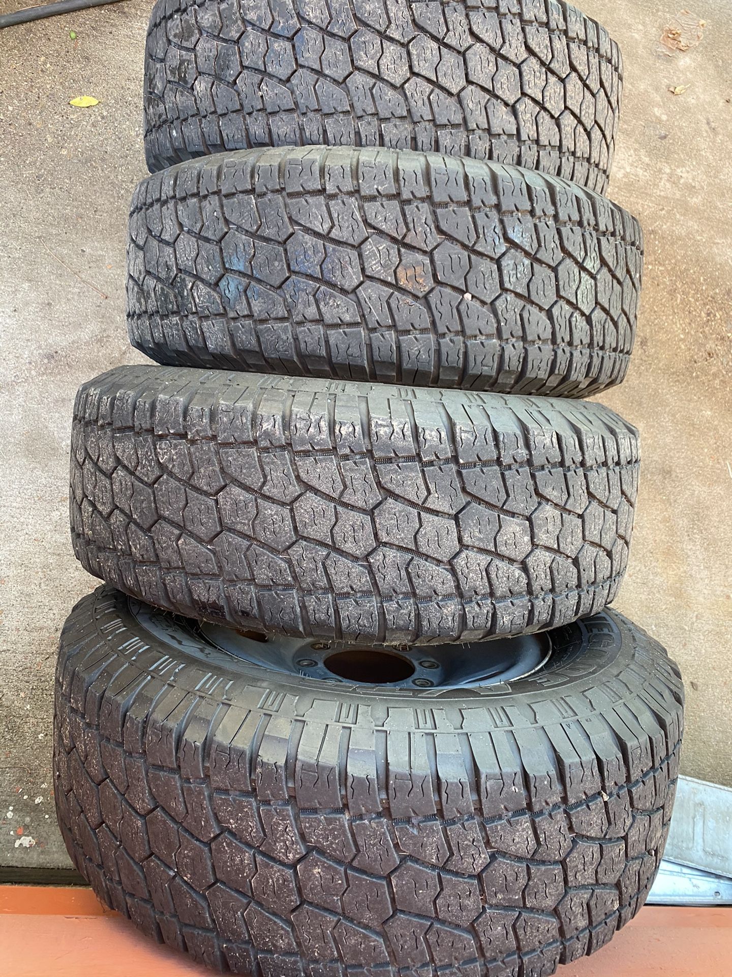 Ford F-250 f350 265/70/17 8 lugs