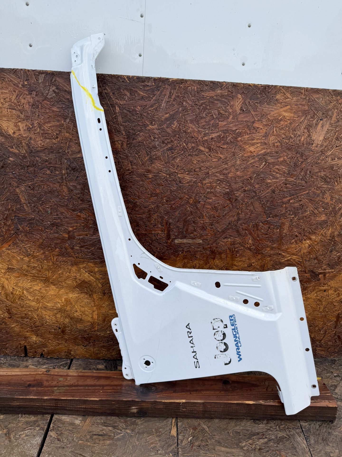 2018 2023 JEEP WRANGLER SAHARA PASSENGER SIDE - R SIDE FENDER OEM