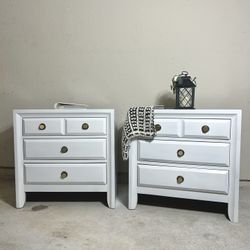 (Set of 2) Solid Wood Nightstands / End tables (Free Delivery Available)