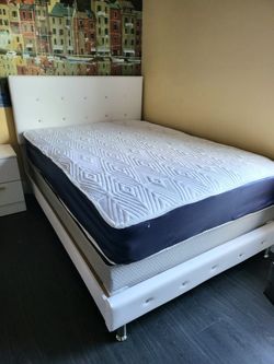 NEW QUEEN-SIZE MATTRESS AND BOX SPRING 🆕️