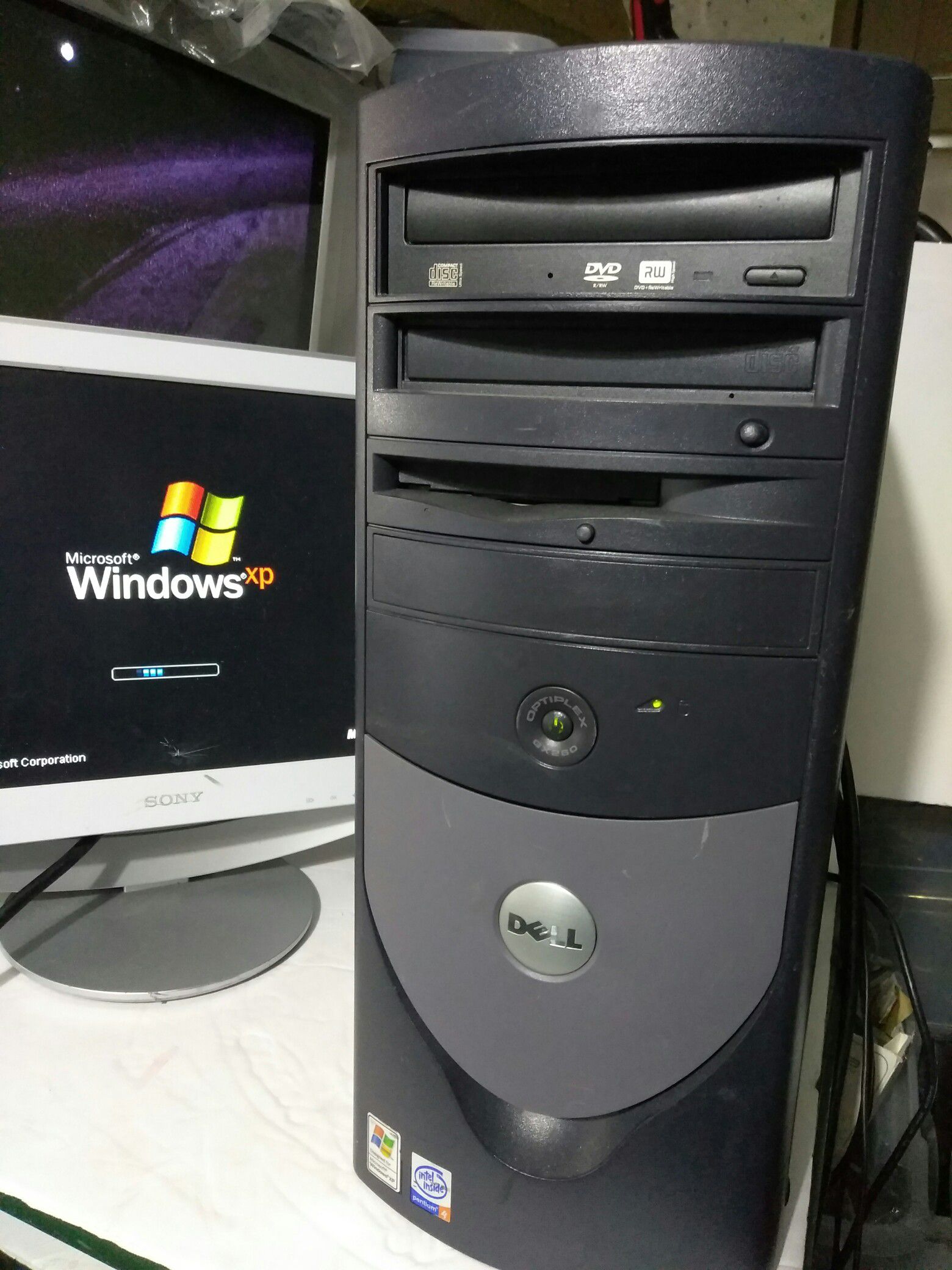 OLD DELL DESKTOP COMPUTERS NEED WORK READ DETAILS