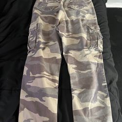 ABERCROMBIE AND FITCH CAMO CARGOS