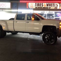 Lift kit for 2011 up Chevy Silverado dually 8” ready lift kit 22” kmc xd wheels 37” tires