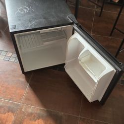 Mini Fridge / Like New 