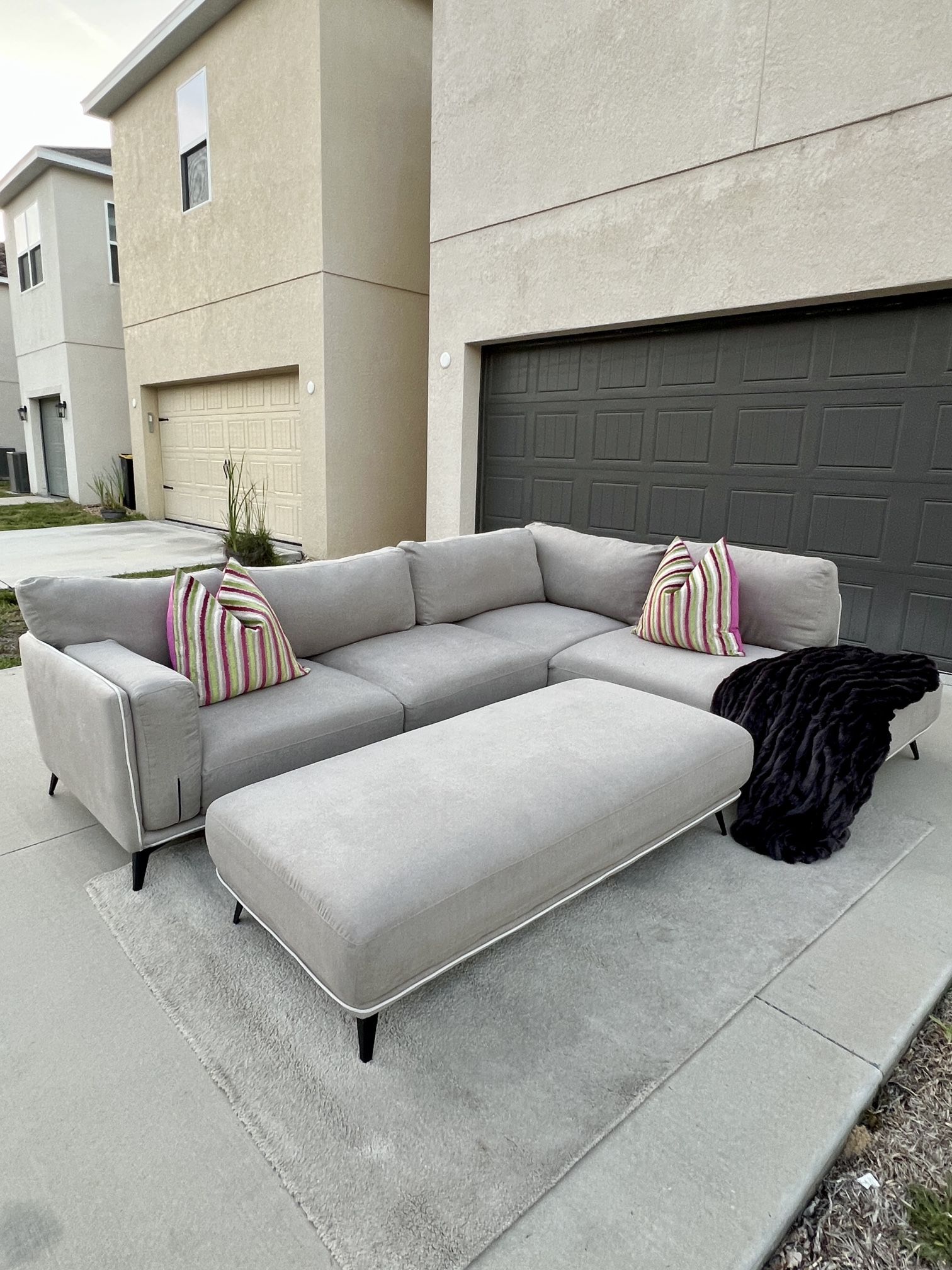 Nice sectional Sofa & ottoman set