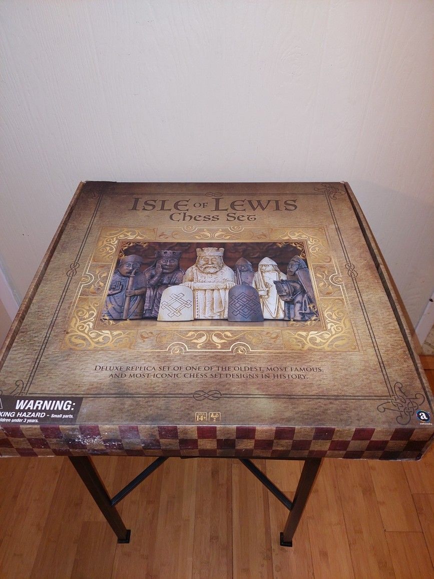 Ambassador ISLE of LEWIS Chess Set.