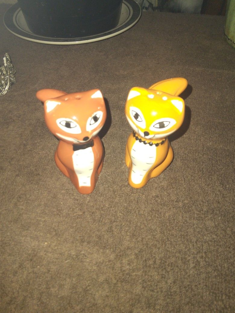 Cute Fox Salt And Pepper Shackers New