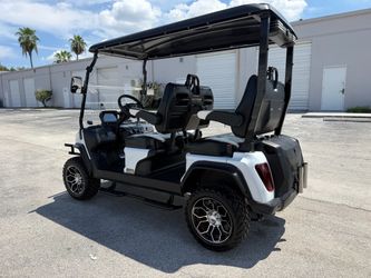 2024 lifted Evolution D5 Golf Cart