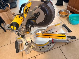 DEWALT 12-inch double-bevel sliding miter saw