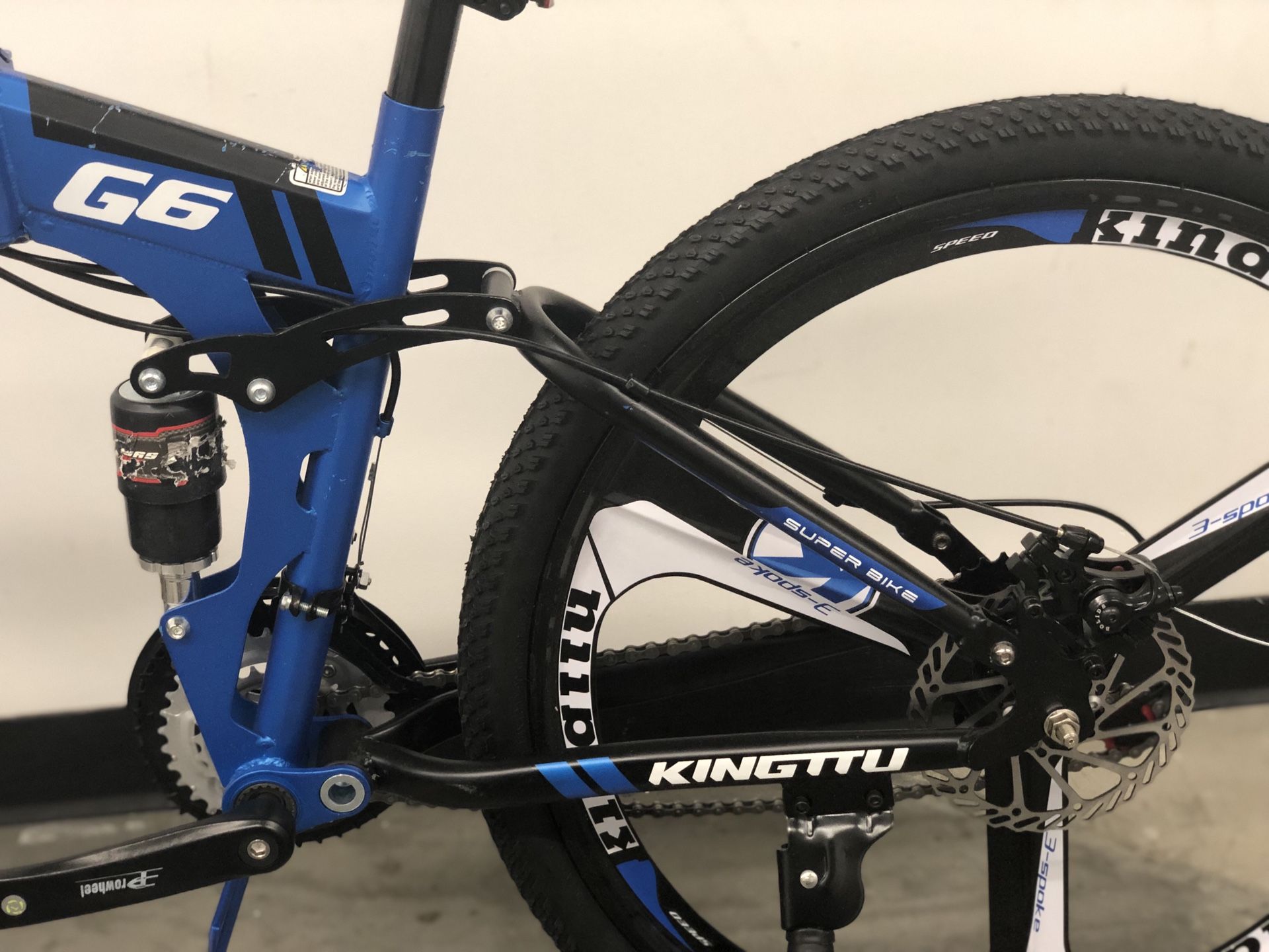 Kingttu G6 Mountain Bike Folding for Easy Storage 21 Speeds 26 Wheels New w some scratches missing collar for seat for Sale in Irwindale CA OfferUp