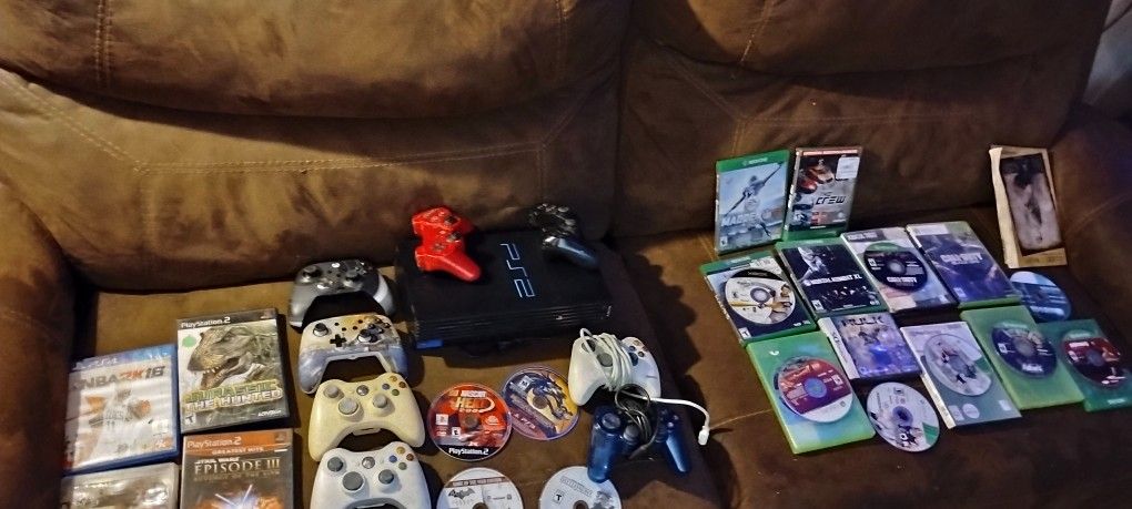 PlayStation 2 With Two Controllers Works Perfect 21 Games All The Controllers You See Everything One Price