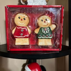GINGERBREAD SALT & PEPPER SHAKERS