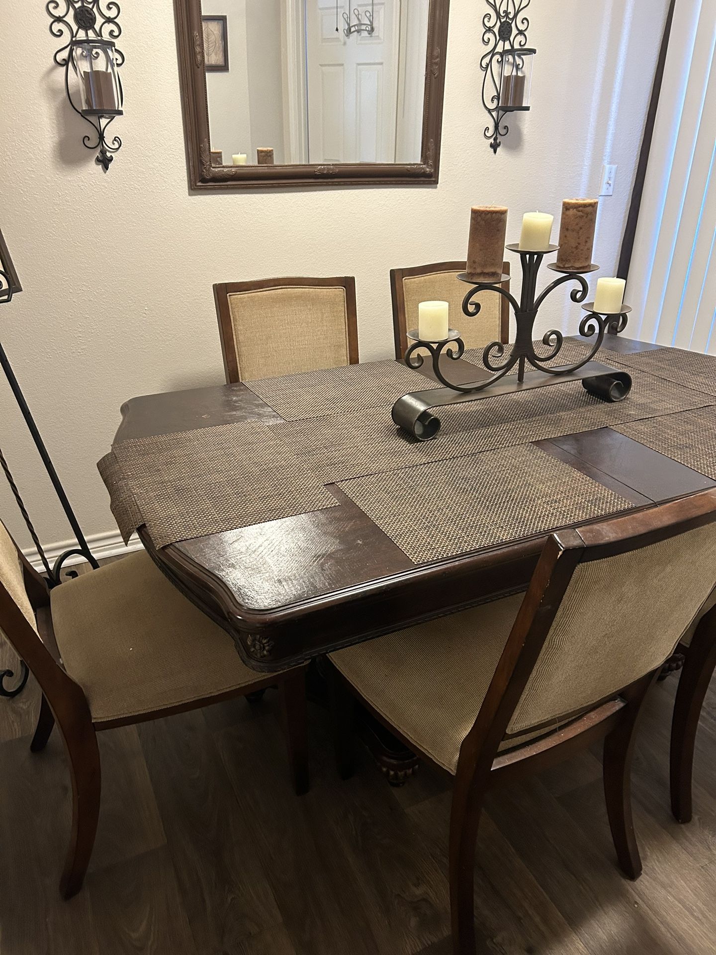 Dining Room Table And Chairs 