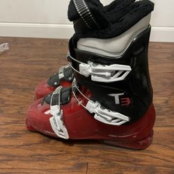 26.5 / boys 8.5 - girls 9.5 Salomon T3 ski boots 