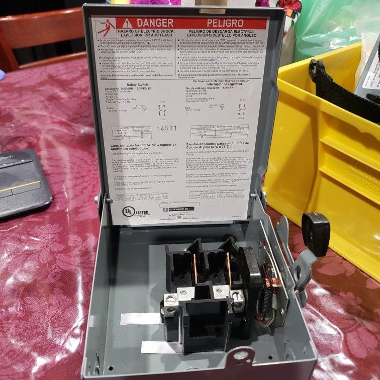 Square D DU222RB Safety Switch


