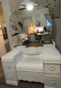 Vintage vanity