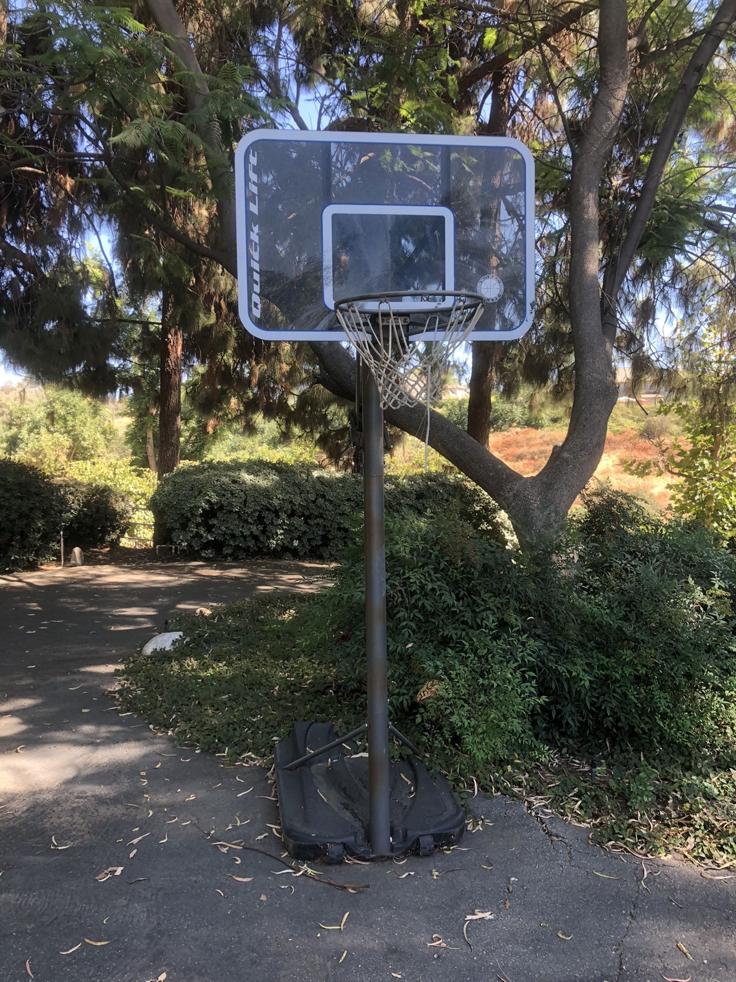 Basketball hoop