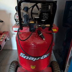 Snapon 30 Gallon Air Compressor. 