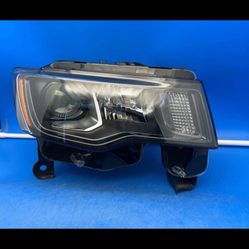 2016-2022 Jeep Grand Cherokee Right Passenger Headlight OEM