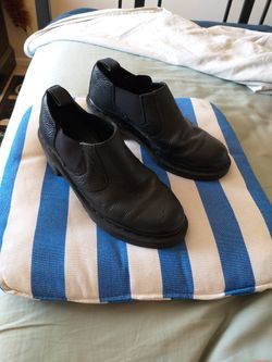Dr. Martens Boots Style, Shoes, Resistant Oil Slipping, Leather 90% New Size 8 U.S
