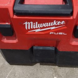 Milwaukee M12 wet dry vacuum 