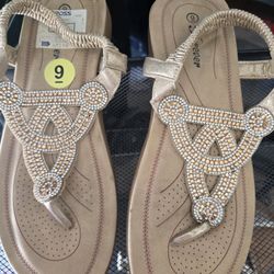 Sandals/small Wedge Size 9 And 91/2