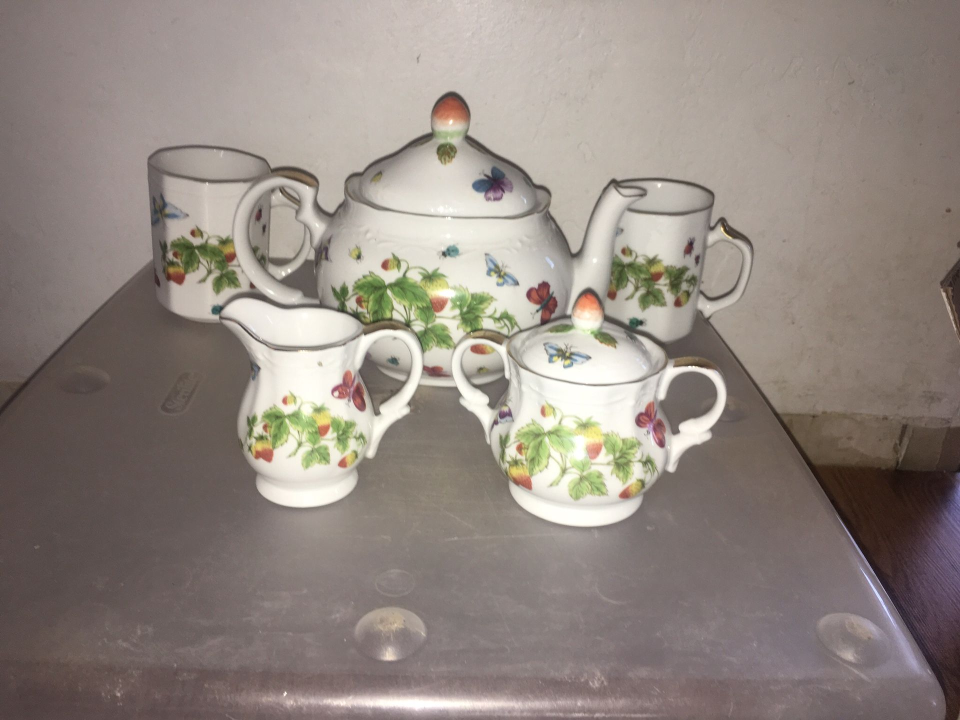 Vintage - Ardalt Japan and China - Lenwile China - Hand Painted Strawberries and Butterflies Pattern - Porcelain - Teapot - 2 Mugs - Creamer & Sugar